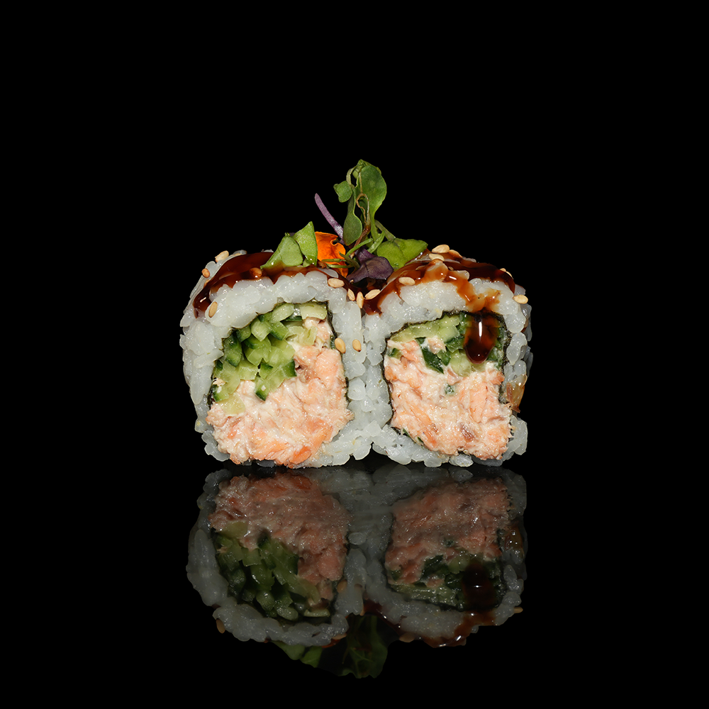 Uramaki salmón cocido con pepino 4u