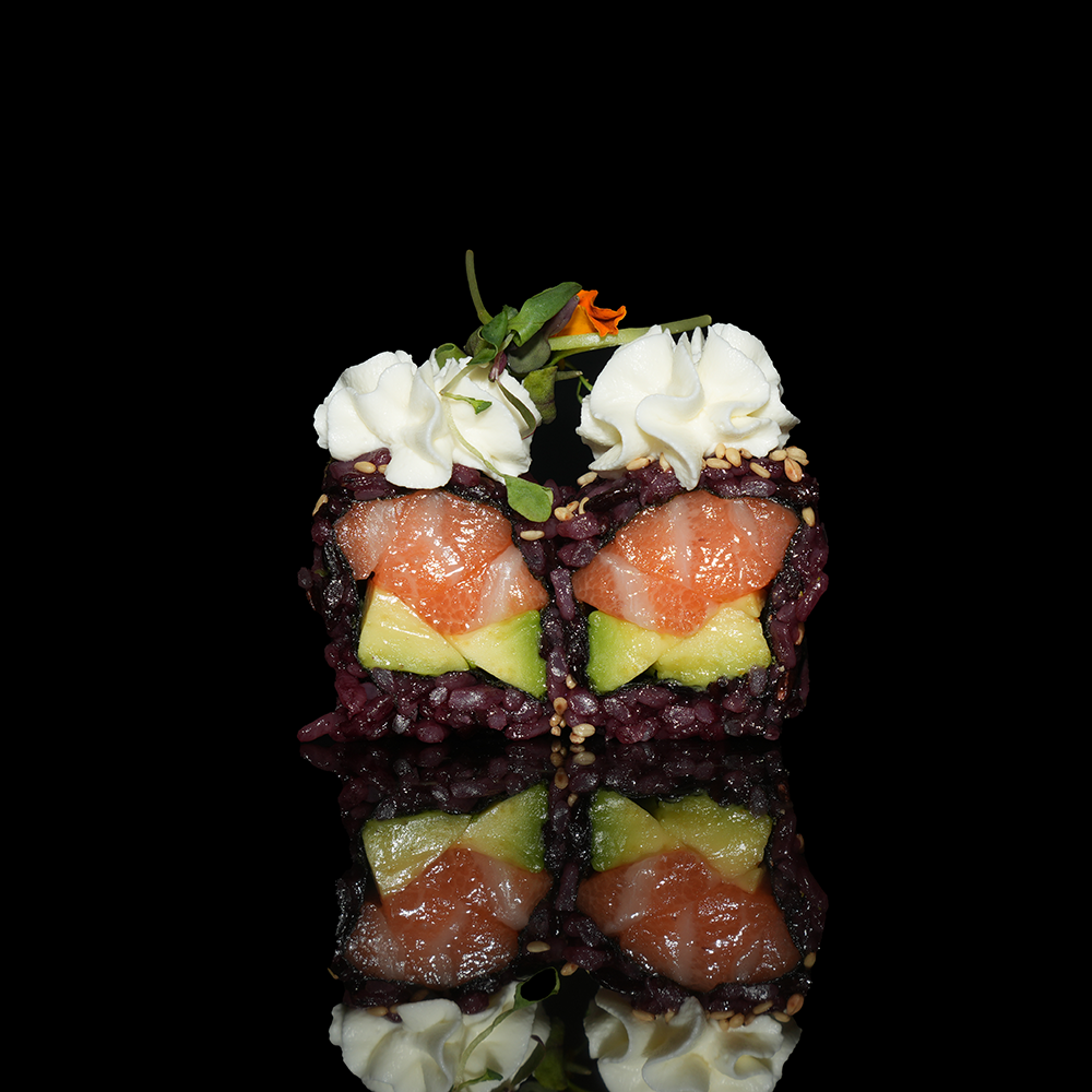 Uramaki venus salmón aguacate con queso crema 4u