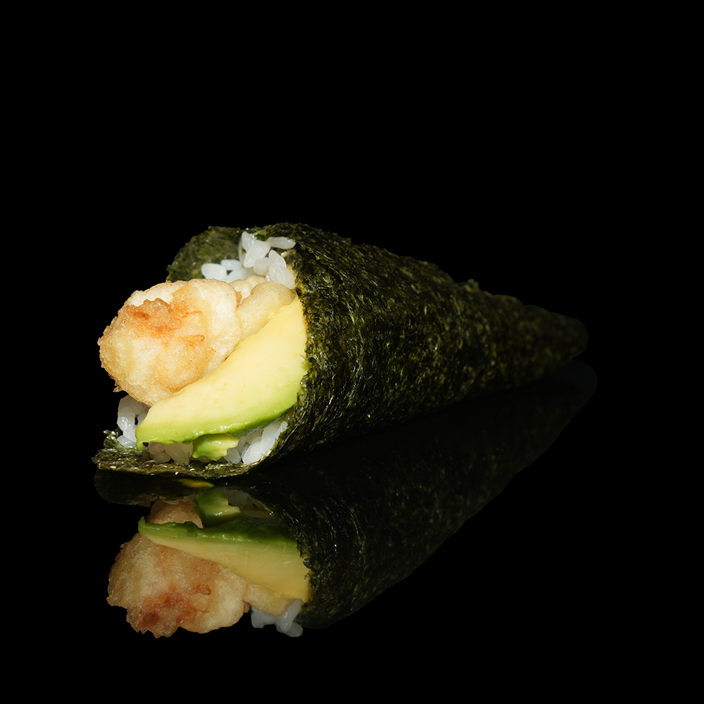 Temaki ebi tempura con aguacate y salsa teriyaki